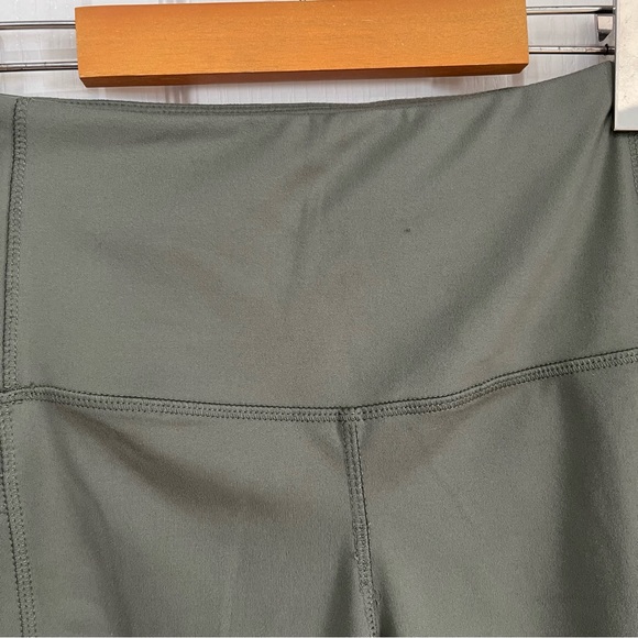 Danskin green leggings high rise with pockets on each leg size medium - Picture 5 of 9